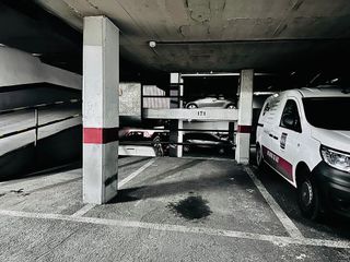 Garaje en venta en Fondo en Santa Coloma de Gramanet