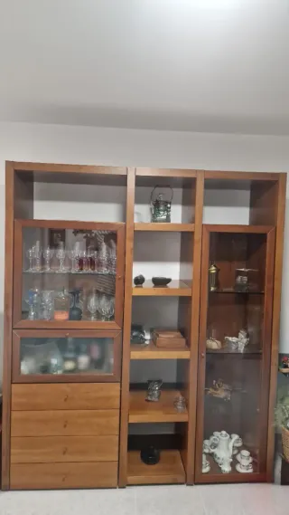 Mueble de comedor madera más mesa y sillas