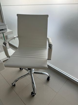 Silla de oficina blanca tengo 3 mas