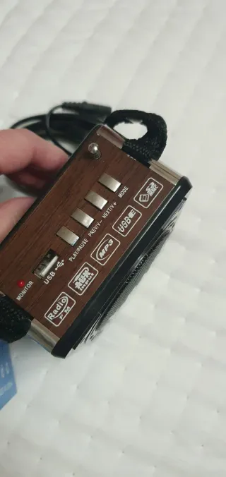 Radio SOMITEC XB-906U con linterna