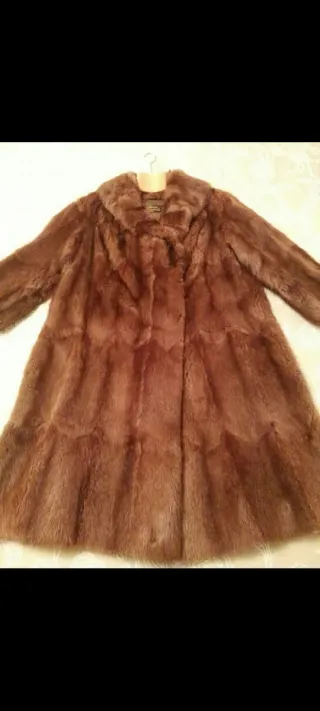 Abrigo de piel marrón
