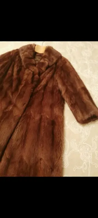 Abrigo de piel marrón