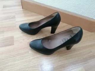 Zapatos de tacón Wonders negros.