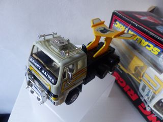 CAMION SCALEXTRIC - C320 KNIGHT RAIDER ( CON CAJA