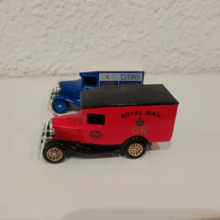 2 Coches Lledo escala 1/43