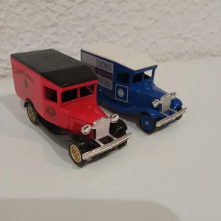 2 Coches Lledo escala 1/43