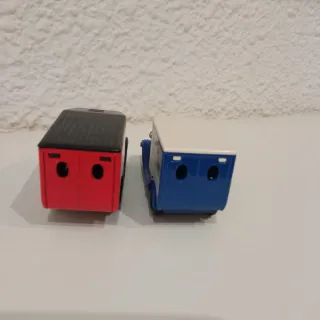 2 Coches Lledo escala 1/43