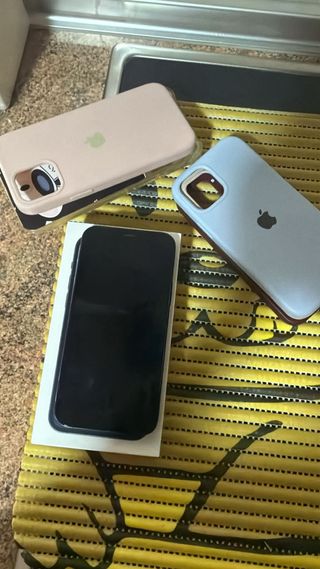 iPhone 12 Negro + 2 fundas