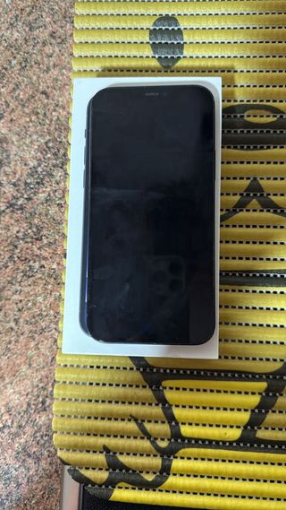 iPhone 12 Negro + 2 fundas