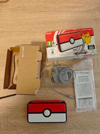 Nintendo 2DS XL Edición Poké Ball