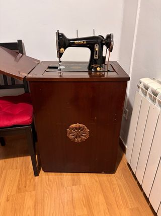 Máquina de coser SIGMA negra antigua