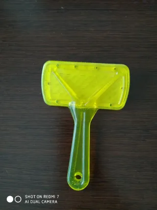 Cepillo para mascotas amarillo