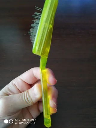 Cepillo para mascotas amarillo