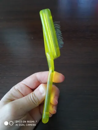 Cepillo para mascotas amarillo