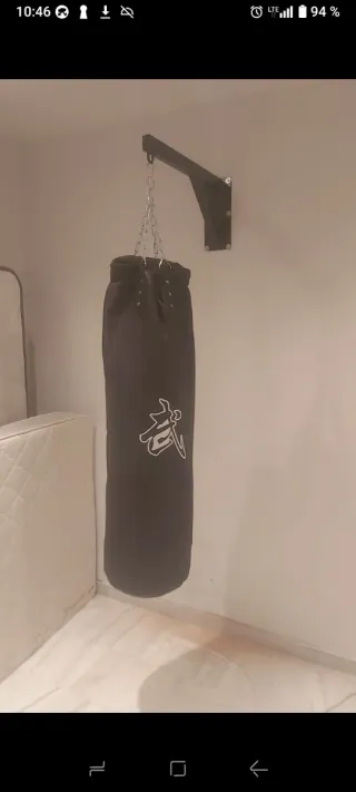 Saco de boxeo negro relleno
