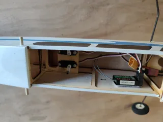 Avión RC a batería completo