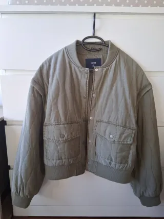 Chaqueta Kiabi verde militar acolchada