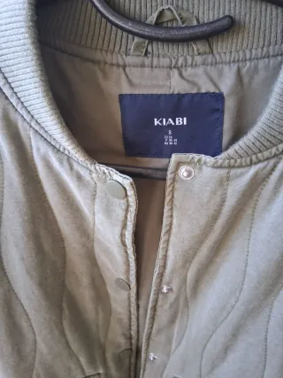 Chaqueta Kiabi verde militar acolchada
