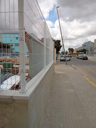 Cerramiento metálico de malla galvanizada