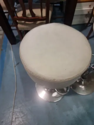 Taburetes de Bar Beige y Plateados