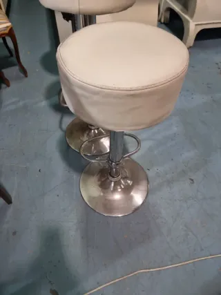 Taburetes de Bar Beige y Plateados