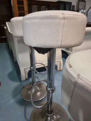 Taburetes de Bar Beige y Plateados