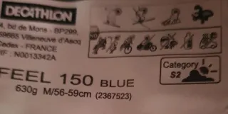 Casco de nieve azul con visera