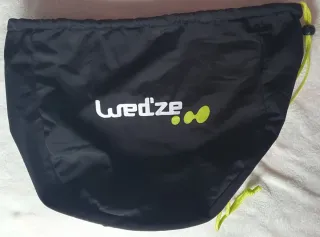 Casco de nieve azul con visera