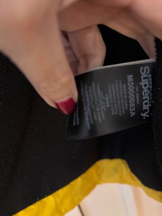 Chaqueta de esquí amarilla y negra