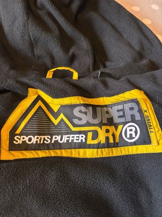 Chaqueta de esquí amarilla y negra