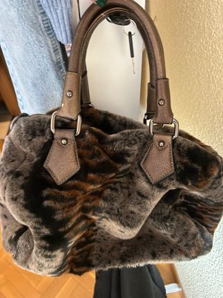 Bolso pelo marrón y multicolor