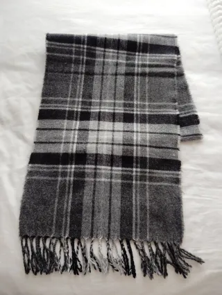 Bufanda cuadros H&M gris y negra