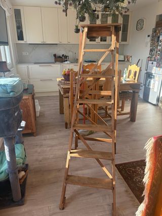 Escalera de madera haya medida de 1’ 80 de alto