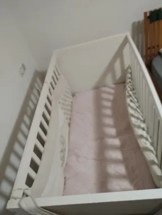 Cuna blanca para bebé