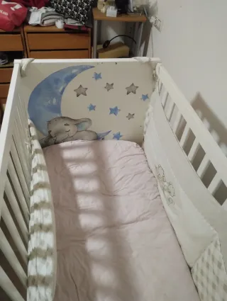 Cuna blanca para bebé