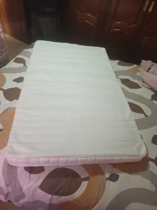 Cama infantil extensible IKEA rosa