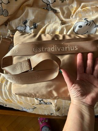 Bolso Stradivarius beige
