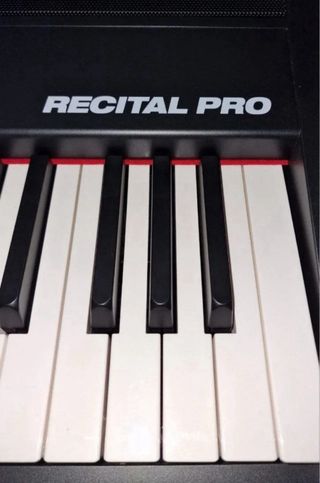 Piano Alesis Recital Pro 88 Teclas