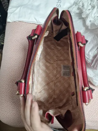Bolso Guess Rojo y Dorado