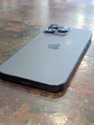 iPhone 16 Pro Max 256GB Black Titanium Seminuevo