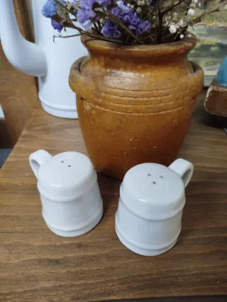 SOLO HOY Salero y pimentero de cerámica