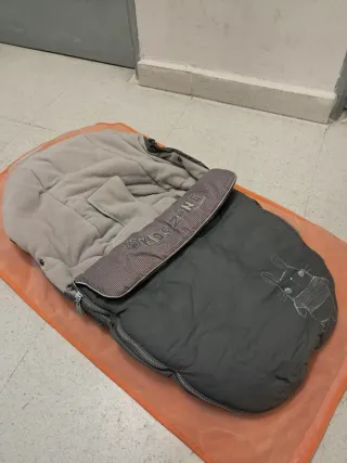 2 Sacos Jane Nest Plus Silla y Capazo Gris