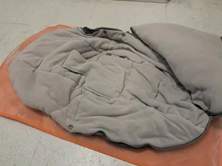 2 Sacos Jane Nest Plus Silla y Capazo Gris