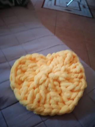 Cuore uncinetto giallo