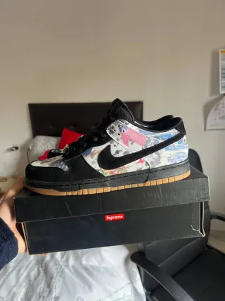 Nike SB Dunk Low Supreme