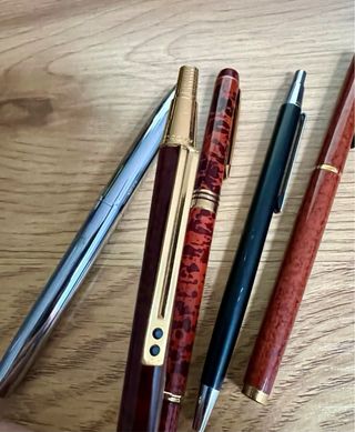 Lote de 5 plumas, bolígrafos y portaminas