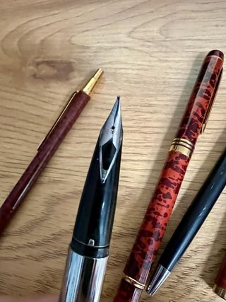 Lote de 5 plumas, bolígrafos y portaminas