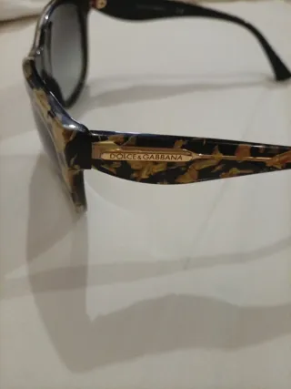 Gafas de sol Dolce & Gabbana negras y doradas