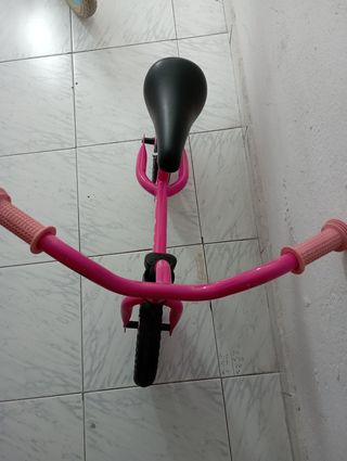Bicicleta sin pedales rosa Chicco