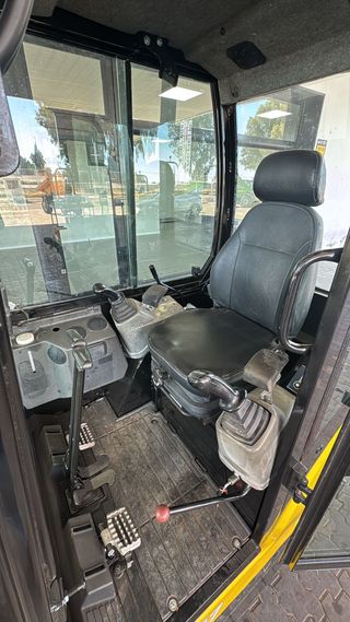 MINI EXCAVADORA YANMAR SV17